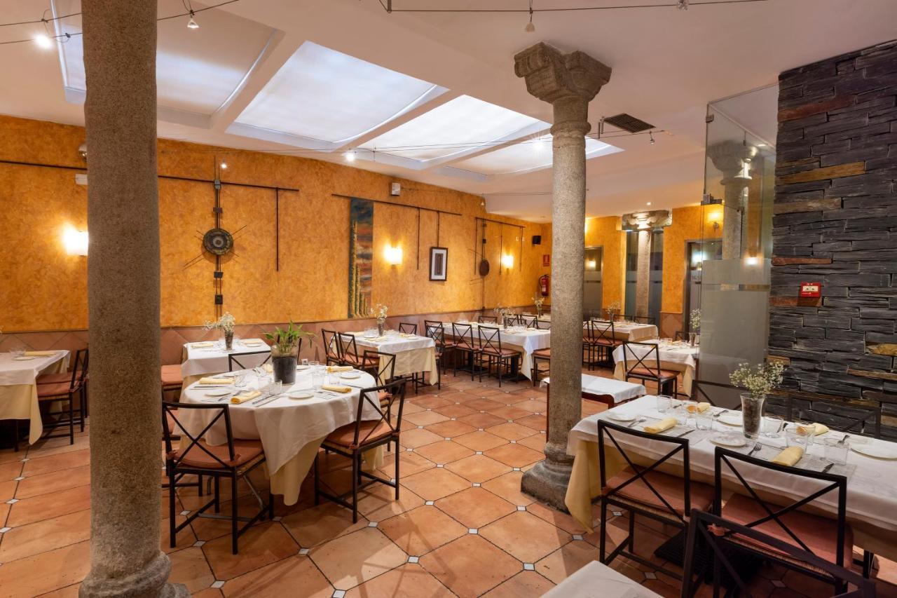 Hostal Restaurante Puerta Del Alcazar Ávila المظهر الخارجي الصورة