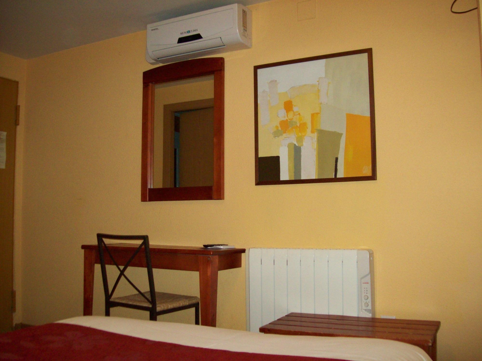 Hostal Restaurante Puerta Del Alcazar Ávila المظهر الخارجي الصورة