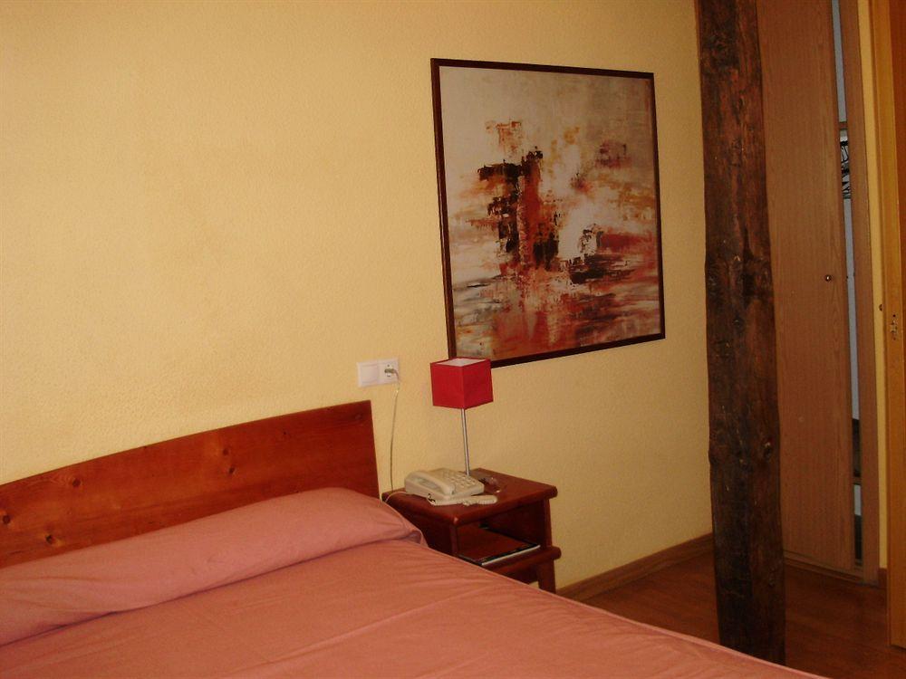 Hostal Restaurante Puerta Del Alcazar Ávila المظهر الخارجي الصورة