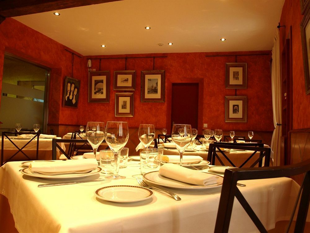 Hostal Restaurante Puerta Del Alcazar Ávila المظهر الخارجي الصورة